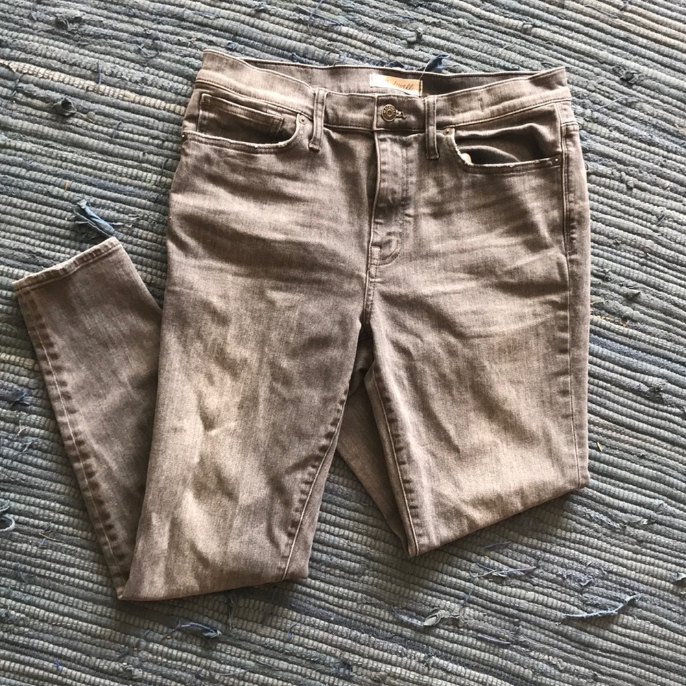 Grey 9” High Riser Skinny Skinny -GUC